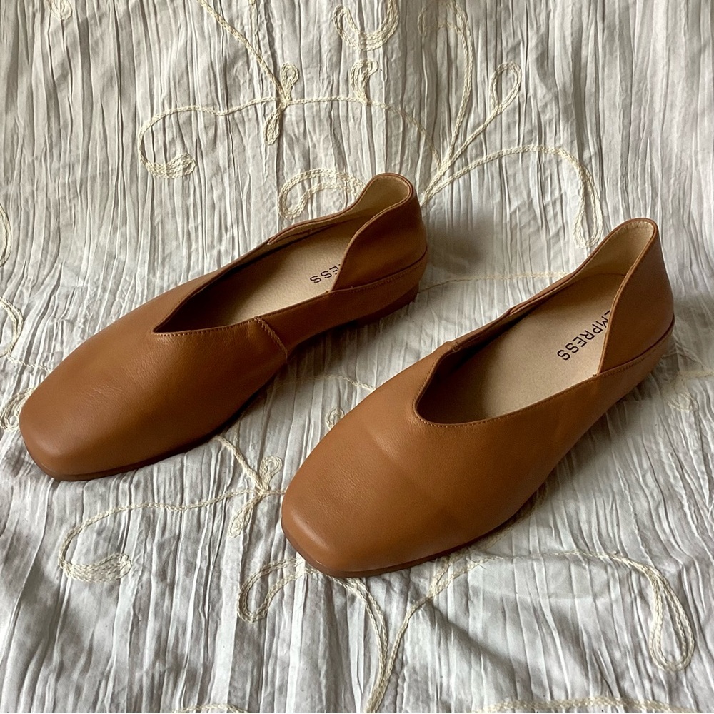 Beautiful and soft,  Empress leather flats in caramel. Size 39 or US 8